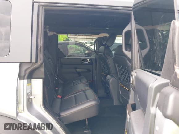 ✅ 2024 Ford Bronco Badlands • VIN: 1FMEE9BP7RLA32263 • Lot: 42356178. Listed on IAAI with 8,566 mi. Free auction sales archive from the USA and detailed vehicle history report at DreamBid. Image 8.