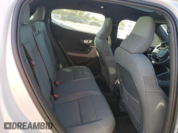 ✅ 2022 Polestar 2 • VIN: LPSED3KA8NL059250 • Lot: 71062375. Listed on Copart with 25,704 mi. Free auction sales archive from the USA and detailed vehicle history report at DreamBid. Image 10.