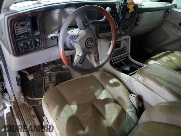 ✅ 2004 Cadillac Escalade • VIN: 1GYEK63N14R163813 • Lot: 45870235. Listed on Copart with Not provided. Free auction sales archive from the USA and detailed vehicle history report at DreamBid. Image 8.