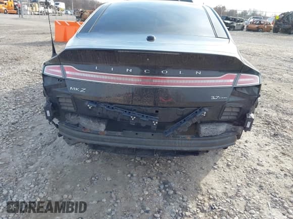 ✅ 2014 Lincoln MKZ • VIN: 3LN6L2JKXER807352 • Lot: 43676761. Wystawiony na IAAI z przebiegiem 146 815 mil. Bezpłatny archiwum sprzedaży aukcyjnych z USA i szczegółowy raport historii pojazdu na DreamBid. Zdjęcie 6.