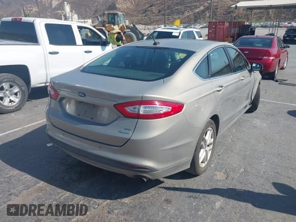 ✅ 2016 Ford Fusion SE • VIN: 3FA6P0HD8GR177036 • Lot: 42954105. Wystawiony na IAAI z przebiegiem 122 374 mil. Bezpłatny archiwum sprzedaży aukcyjnych z USA i szczegółowy raport historii pojazdu na DreamBid. Zdjęcie 4.