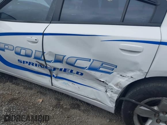 ✅ 2019 Dodge Charger Police • VIN: 2C3CDXAT6KH688754 • Lot: 43545344. Wystawiony na IAAI z przebiegiem 66 363 mil. Bezpłatny archiwum sprzedaży aukcyjnych z USA i szczegółowy raport historii pojazdu na DreamBid. Zdjęcie 6.