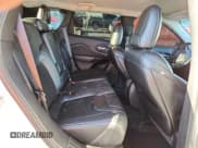 ✅ 2019 Jeep Cherokee Altitude • VIN: 1C4PJMLN8KD424659 • Lot: 71995305. Wystawiony na Copart z przebiegiem 79 588 mil. Bezpłatny archiwum sprzedaży aukcyjnych z USA i szczegółowy raport historii pojazdu na DreamBid. Zdjęcie 11.