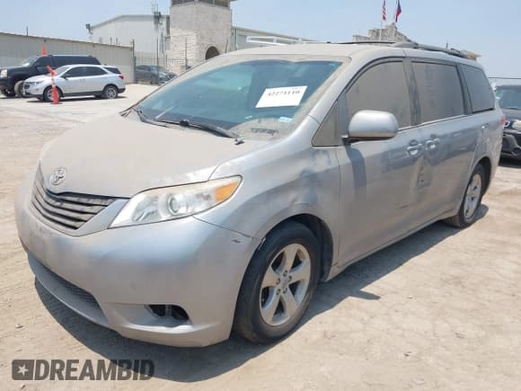 ✅ 2014 Toyota Sienna LE AAS • VIN: 5TDKK3DC6ES442682 • Lot: 42271110. Listed on IAAI with 158,785 mi. Free auction sales archive from the USA and detailed vehicle history report at DreamBid. Image 2.