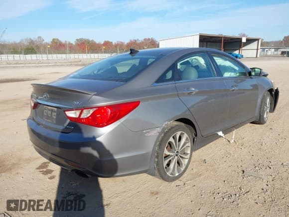 ✅ 2013 Hyundai Sonata Limited • VIN: 5NPEC4AB5DH601370 • Лот: 43695558. Опубликован ранее на IAAI с пробегом 244 518 миль. Бесплатный доступ к архиву аукционных продаж из США и подробный отчёт об истории автомобиля на DreamBid. Изображение 4.
