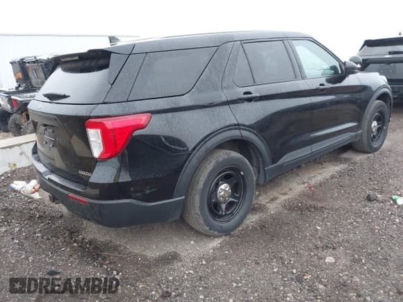✅ 2021 Ford Police Interceptor Utility • VIN: 1FM5K8AB0MGA64868 • Lot: 43585402. Listed on IAAI with 80,911 mi. Free auction sales archive from the USA and detailed vehicle history report at DreamBid. Image 4.