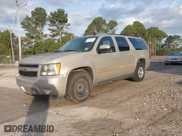 ✅ 2007 Chevrolet Suburban LT • VIN: 1GNFC16J27R362710 • Лот: 43638133. Опубликован ранее на IAAI с пробегом 227 642 миль. Бесплатный доступ к архиву аукционных продаж из США и подробный отчёт об истории автомобиля на DreamBid. Изображение 2.