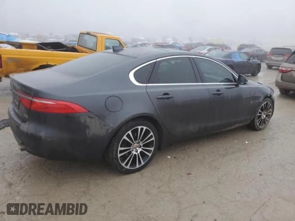 ✅ 2016 Jaguar XF 35t Prestige • VIN: SAJBK4BVXGCY16260 • Lot: 59328565. Wystawiony na Copart z przebiegiem 106 052 mil. Bezpłatny archiwum sprzedaży aukcyjnych z USA i szczegółowy raport historii pojazdu na DreamBid. Zdjęcie 3.