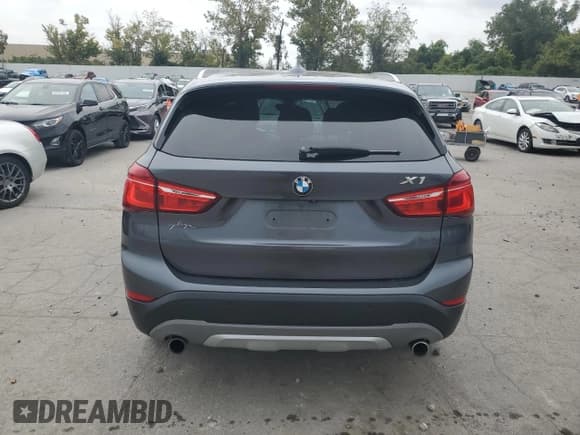 ✅ 2017 BMW X1 xDrive28i • VIN: WBXHT3Z34H4A52475 • Lot: 82125045. Wystawiony na Copart z przebiegiem 78 141 mil. Bezpłatny archiwum sprzedaży aukcyjnych z USA i szczegółowy raport historii pojazdu na DreamBid. Zdjęcie 6.