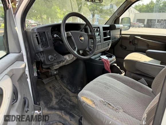 ✅ 2009 Chevrolet Express Cargo • VIN: 1GCGG25C591165137 • Lot: 65557675. Listed on Copart with 111,402 mi. Free auction sales archive from the USA and detailed vehicle history report at DreamBid. Image 5.