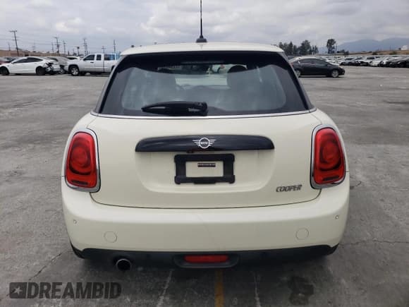 ✅ 2019 MINI Hardtop 4 Door Cooper • VIN: WMWXU1C53K2J03045 • Lot: 72284474. Wystawiony na Copart z przebiegiem 49 611 mil. Bezpłatny archiwum sprzedaży aukcyjnych z USA i szczegółowy raport historii pojazdu na DreamBid. Zdjęcie 6.
