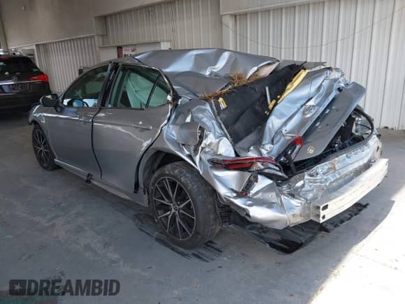 2022 Toyota Camry SE z VIN 4T1G11AK2NU651062, wystawiony jako IAAI lot #42473429 z przebiegiem 46 906 mil mil oraz . Historia ofert i sprzedaży dostępna na DreamBid. Obrazek 3.