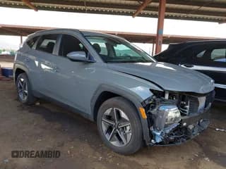 ✅ 2025 Hyundai Tucson SEL • VIN: 5NMJB3DE2SH519835 • Лот: 43324319. Опубликован ранее на IAAI с пробегом 6 973 миль. Бесплатный доступ к архиву аукционных продаж из США и подробный отчёт об истории автомобиля на DreamBid. Изображение 1.