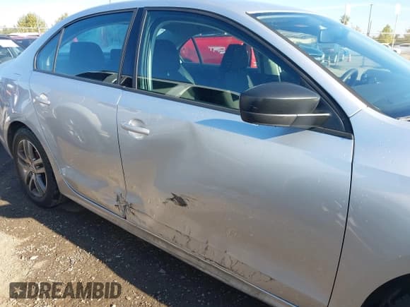 ✅ 2016 Volkswagen Jetta S • VIN: 3VW267AJ6GM216544 • Lot: 43563869. Wystawiony na IAAI z przebiegiem 97 707 mil. Bezpłatny archiwum sprzedaży aukcyjnych z USA i szczegółowy raport historii pojazdu na DreamBid. Zdjęcie 6.