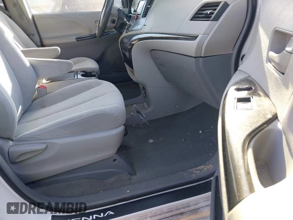 ✅ 2013 Toyota Sienna LE AAS • VIN: 5TDKK3DC7DS337504 • Lot: 43555645. Listed on IAAI with 189,914 mi. Free auction sales archive from the USA and detailed vehicle history report at DreamBid. Image 5.