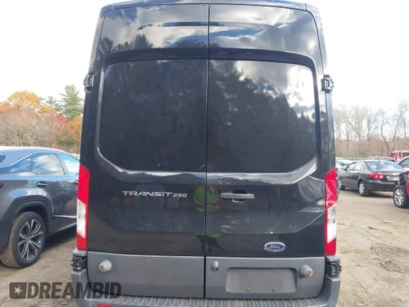 ✅ 2015 Ford Transit • VIN: 1FTYR2XM7FKA87311 • Лот: 43661265. Опубликован ранее на IAAI с пробегом 151 244 миль. Бесплатный доступ к архиву аукционных продаж из США и подробный отчёт об истории автомобиля на DreamBid. Изображение 17.