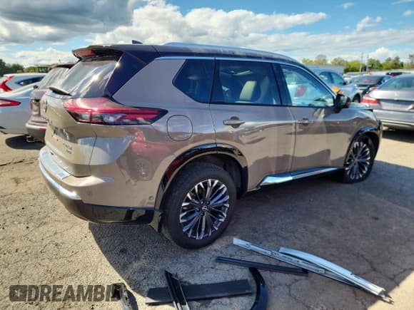 ✅ 2024 Nissan Rogue Platinum • VIN: JN8BT3DD8RW250373 • Lot: 70458595. Listed on Copart with 7,524 mi. Free auction sales archive from the USA and detailed vehicle history report at DreamBid. Image 3.