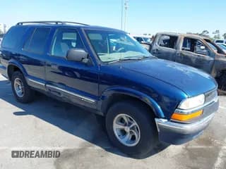 ✅ 2000 Chevrolet Blazer LT • VIN: 1GNCS13W6Y2328981 • Lot: 42945582. Wystawiony na IAAI z przebiegiem 80 227 mil. Bezpłatny archiwum sprzedaży aukcyjnych z USA i szczegółowy raport historii pojazdu na DreamBid. Zdjęcie 1.