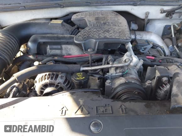 ✅ 2004 Chevrolet Silverado 1500 • VIN: 1GBHC24294E269886 • Lot: 43643647. Listed on IAAI with 198,507 mi. Free auction sales archive from the USA and detailed vehicle history report at DreamBid. Image 10.