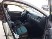 ✅ 2017 Volkswagen Jetta SE • VIN: 3VWDB7AJ4HM270897 • Lot: 42832470. Wystawiony na IAAI z przebiegiem 106 777 mil. Bezpłatny archiwum sprzedaży aukcyjnych z USA i szczegółowy raport historii pojazdu na DreamBid. Zdjęcie 5.