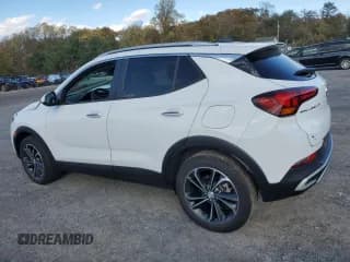 ✅ 2020 Buick Encore GX Select • VIN: KL4MMDS28LB130784 • Лот: 90704205. Опубликован ранее на Copart с пробегом 33 907 миль. Бесплатный доступ к архиву аукционных продаж из США и подробный отчёт об истории автомобиля на DreamBid. Изображение 2.