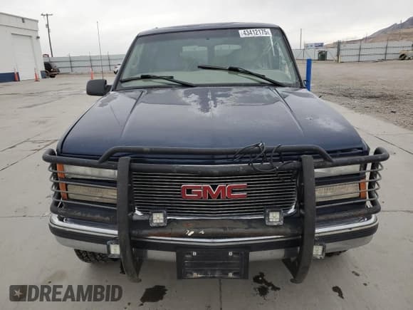 ✅ 1999 GMC Suburban • VIN: 1GDFK16R9XJ771458 • Lot: 43412175. Wystawiony na Copart z przebiegiem 159 328 mil. Bezpłatny archiwum sprzedaży aukcyjnych z USA i szczegółowy raport historii pojazdu na DreamBid. Zdjęcie 5.