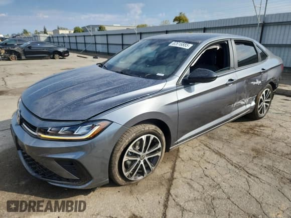 ✅ 2025 Volkswagen Jetta Sport • VIN: 3VWBX7BU4SM082843 • Лот: 82616885. Опубликован ранее на Copart с пробегом 200 миль. Бесплатный доступ к архиву аукционных продаж из США и подробный отчёт об истории автомобиля на DreamBid. Изображение 1.