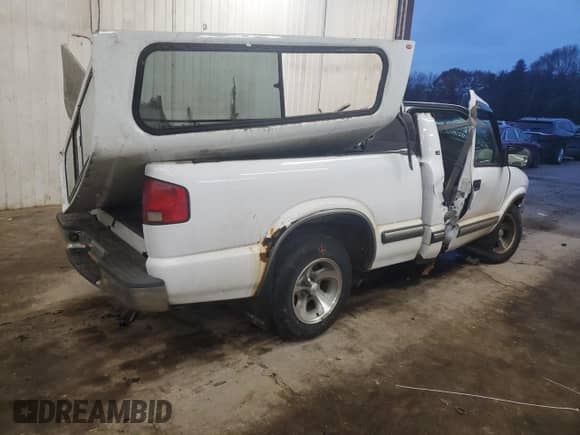 2002 Chevrolet S-10 LS with VIN 1GCCS145528126345, listed as a Copart auction lot 86743694 with Not provided miles and Non repairable. Bid and sale history available at DreamBid. Image 3.