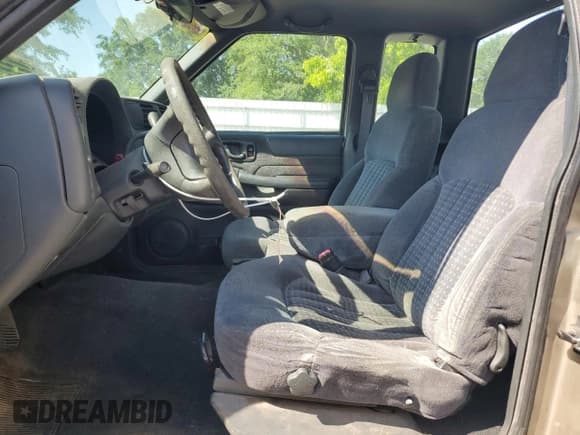 ✅ 1998 Chevrolet S-10 LS • VIN: 1GCCS19X2W8142549 • Лот: 54670265. Опубликован ранее на Copart с пробегом 184 711 миль. Бесплатный доступ к архиву аукционных продаж из США и подробный отчёт об истории автомобиля на DreamBid. Изображение 7.