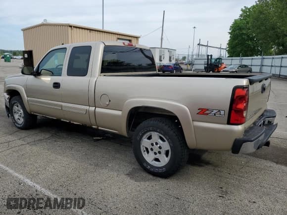 ✅ 2006 Chevrolet Silverado 1500 LT2 • VIN: 1GCEK19B06Z179607 • Лот: 55484885. Опубликован ранее на Copart с пробегом 193 003 миль. Бесплатный доступ к архиву аукционных продаж из США и подробный отчёт об истории автомобиля на DreamBid. Изображение 2.