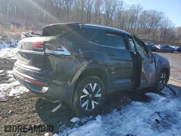 ✅ 2023 Volkswagen Atlas SE • VIN: 1V2LC2CA7PC219081 • Lot: 41369365. Listed on Copart with 12,941 mi. Free auction sales archive from the USA and detailed vehicle history report at DreamBid. Image 3.