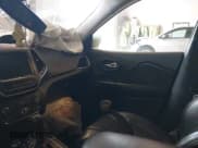 ✅ 2019 Jeep Cherokee Trailhawk • VIN: 1C4PJMBX5KD398170 • Lot: 42387969. Listed on IAAI with 82,396 mi. Free auction sales archive from the USA and detailed vehicle history report at DreamBid. Image 5.