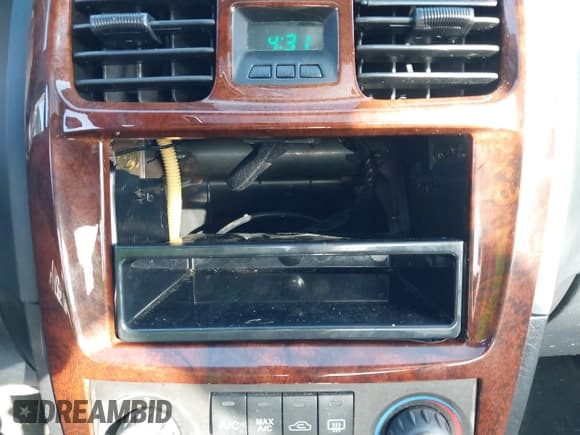 ✅ 2004 Hyundai Sonata GLS • VIN: KMHWF35H64A918498 • Lot: 42306212. Listed on IAAI with 99,877 mi. Free auction sales archive from the USA and detailed vehicle history report at DreamBid. Image 13.