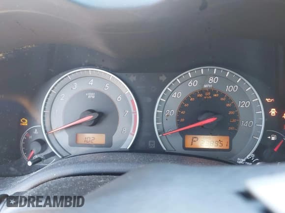 ✅ 2010 Toyota Corolla S • VIN: 1NXBU4EE9AZ182148 • Lot: 43521724. Wystawiony na IAAI z przebiegiem 238 951 mil. Bezpłatny archiwum sprzedaży aukcyjnych z USA i szczegółowy raport historii pojazdu na DreamBid. Zdjęcie 7.