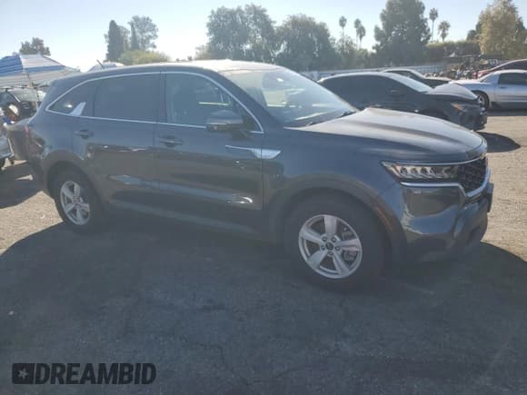 ✅ 2021 Kia Sorento LX • VIN: 5XYRG4LC8MG015099 • Lot: 90317995. Listed on Copart with 56,518 mi. Free auction sales archive from the USA and detailed vehicle history report at DreamBid. Image 4.