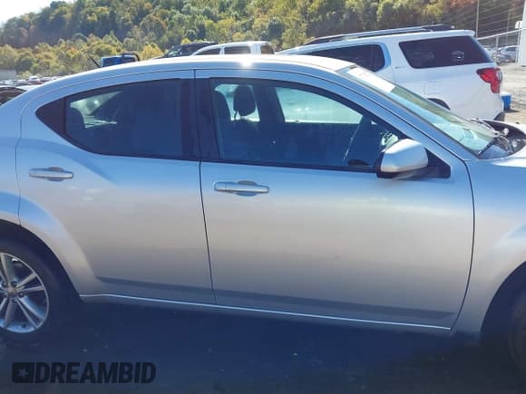 ✅ 2011 Dodge Avenger Heat • VIN: 1B3BD1FG5BN513212 • Lot: 37762927. Wystawiony na IAAI z przebiegiem 169 575 mil. Bezpłatny archiwum sprzedaży aukcyjnych z USA i szczegółowy raport historii pojazdu na DreamBid. Zdjęcie 12.