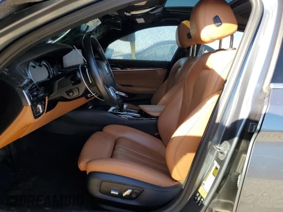 ✅ 2019 BMW 5 Series 530i xDrive • VIN: WBAJA7C50KWW05103 • Лот: 89727695. Опубликован ранее на Copart с пробегом 56 274 миль. Бесплатный доступ к архиву аукционных продаж из США и подробный отчёт об истории автомобиля на DreamBid. Изображение 7.