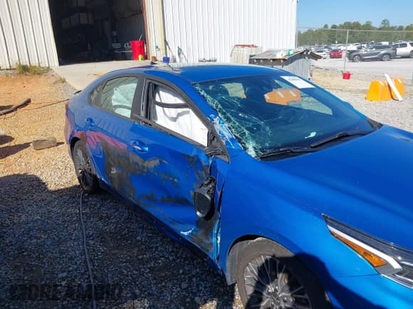 ✅ 2023 Kia Forte GT-Line • VIN: 3KPF54AD2PE609760 • Lot: 43400907. Wystawiony na IAAI z przebiegiem 111 116 mil. Bezpłatny archiwum sprzedaży aukcyjnych z USA i szczegółowy raport historii pojazdu na DreamBid. Zdjęcie 6.