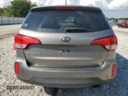 ✅ 2014 Kia Sorento LX • VIN: 5XYKT4A64EG474383 • Lot: 71208585. Wystawiony na Copart z przebiegiem 168 786 mil. Bezpłatny archiwum sprzedaży aukcyjnych z USA i szczegółowy raport historii pojazdu na DreamBid. Zdjęcie 6.