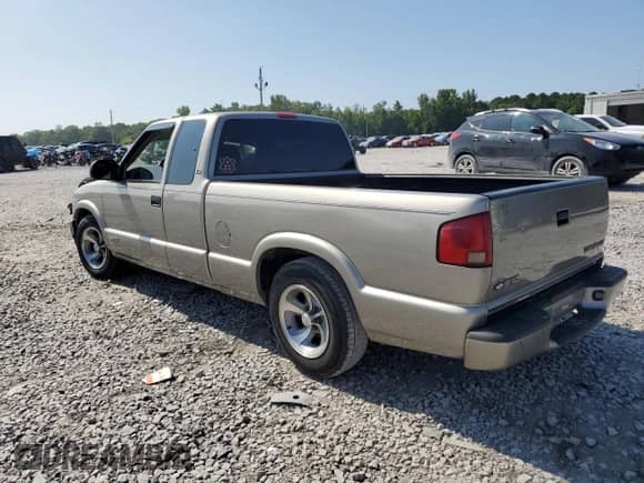 2003 Chevrolet S-10 z VIN 1GCCS19H938177335, wystawiony jako Copart lot #68638884 z przebiegiem Nie podano mil oraz Szkoda całkowita • Salvage title. Historia ofert i sprzedaży dostępna na DreamBid. Obrazek 2.