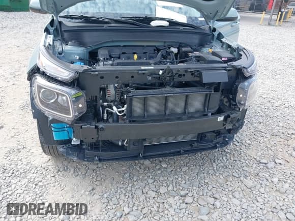 ✅ 2025 Hyundai Venue SEL • VIN: KMHRC8A37SU355454 • Lot: 41710423. Listed on IAAI with 4,322 mi. Free auction sales archive from the USA and detailed vehicle history report at DreamBid. Image 6.