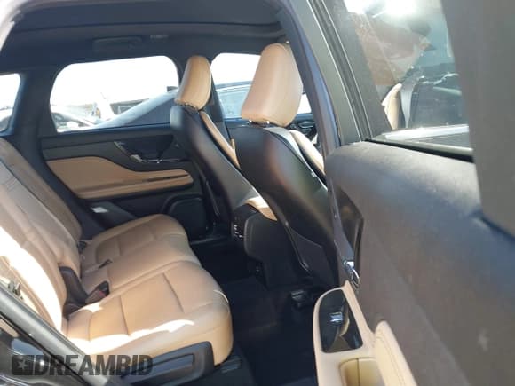 ✅ 2021 Lincoln Corsair Reserve • VIN: 5LMCJ2C98MUL20447 • Lot: 43493111. Wystawiony na IAAI z przebiegiem 122 098 mil. Bezpłatny archiwum sprzedaży aukcyjnych z USA i szczegółowy raport historii pojazdu na DreamBid. Zdjęcie 8.