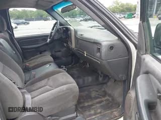 ✅ 2001 Chevrolet Silverado 2500 • VIN: 1GBHC24U11Z319315 • Lot: 42423265. Wystawiony na IAAI z przebiegiem 243 359 mil. Bezpłatny archiwum sprzedaży aukcyjnych z USA i szczegółowy raport historii pojazdu na DreamBid. Zdjęcie 5.