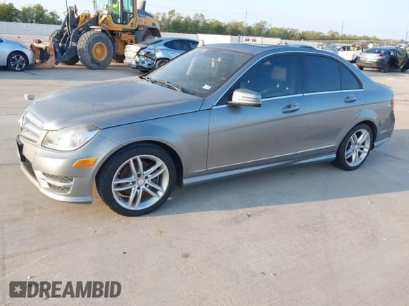 ✅ 2013 Mercedes-Benz C 250 Sport • VIN: WDDGF4HB6DA846519 • Lot: 43530425. Listed on IAAI with 147,077 mi. Free auction sales archive from the USA and detailed vehicle history report at DreamBid. Image 2.