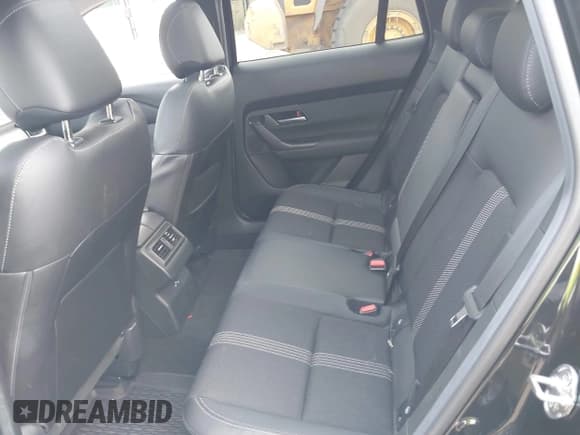 ✅ 2025 Mazda CX-50 S Premium • VIN: 7MMVABDMXSN333727 • Lot: 43414626. Wystawiony na IAAI z przebiegiem 4 268 mil. Bezpłatny archiwum sprzedaży aukcyjnych z USA i szczegółowy raport historii pojazdu na DreamBid. Zdjęcie 8.