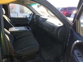 2008 Chevrolet Silverado 1500 2LT with VIN 2GCEK19J181300647, listed as a IAAI auction lot 43570076 with 252,983 mi miles and . Bid and sale history available at DreamBid. Image 5.