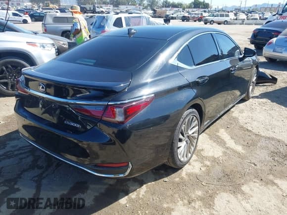 ✅ 2022 Lexus ES 300h Luxury • VIN: 58AEA1C12NU020364 • Lot: 43561724. Wystawiony na IAAI z przebiegiem 157 245 mil. Bezpłatny archiwum sprzedaży aukcyjnych z USA i szczegółowy raport historii pojazdu na DreamBid. Zdjęcie 4.