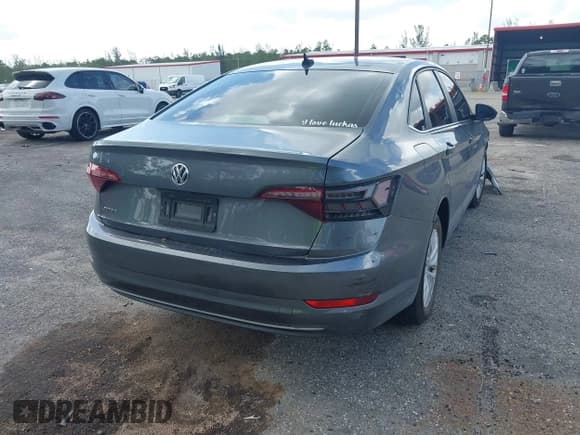 ✅ 2020 Volkswagen Jetta S • VIN: 3VWCB7BU4LM016992 • Лот: 42506638. Опубликован ранее на IAAI с пробегом 102 522 миль. Бесплатный доступ к архиву аукционных продаж из США и подробный отчёт об истории автомобиля на DreamBid. Изображение 4.
