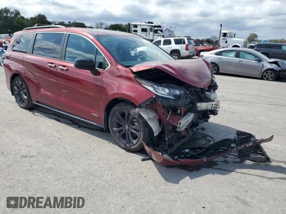 ✅ 2021 Toyota Sienna XSE • VIN: 5TDDRKEC8MS058740 • Lot: 83839745. Listed on Copart with 99,025 mi. Free auction sales archive from the USA and detailed vehicle history report at DreamBid. Image 4.