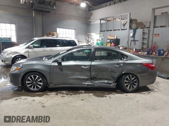 ✅ 2017 Nissan Altima SL • VIN: 1N4AL3AP8HC185343 • Lot: 41547908. Listed on IAAI with 91,326 mi. Free auction sales archive from the USA and detailed vehicle history report at DreamBid. Image 14.
